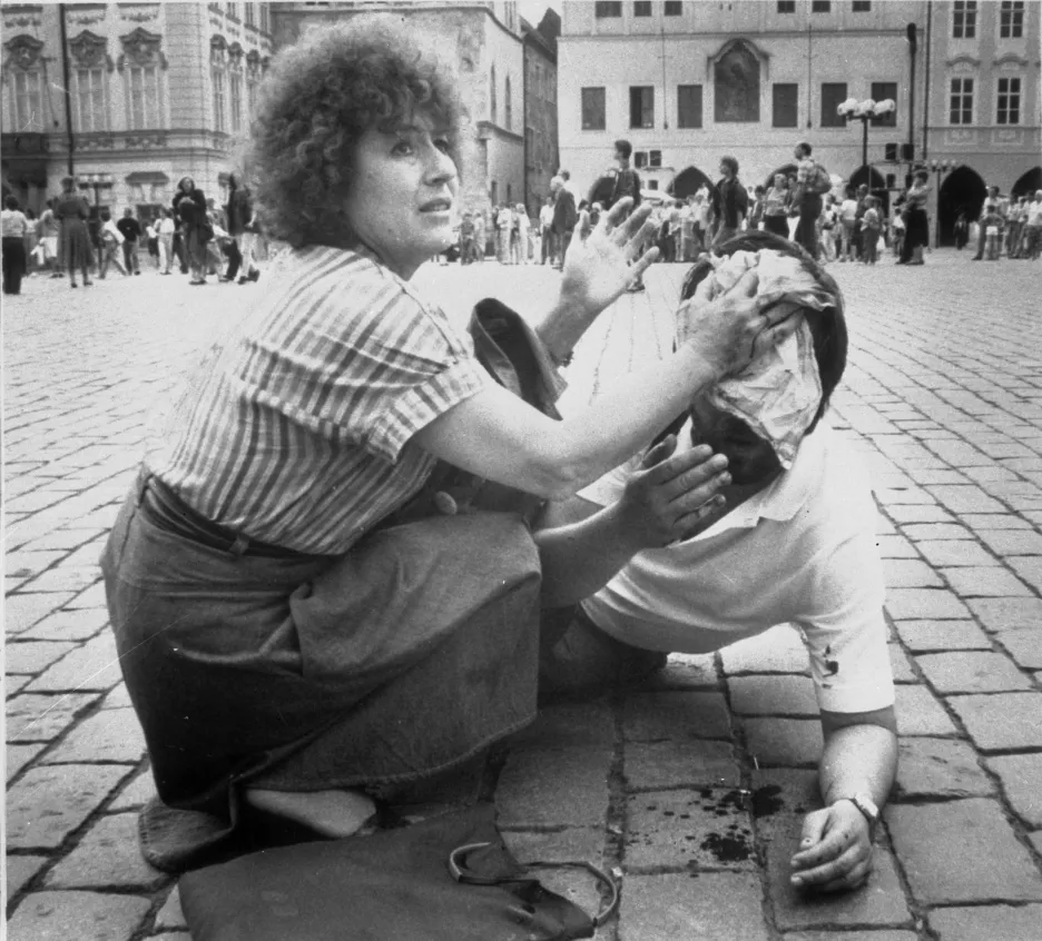 Výbuch bomby na Staroměstském náměstí v Praze 2. 6. 1990