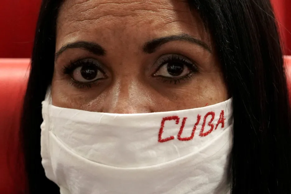 Kubánští zdravotníci pomáhají v boji proti onemocnění COVID-19 po celém světě