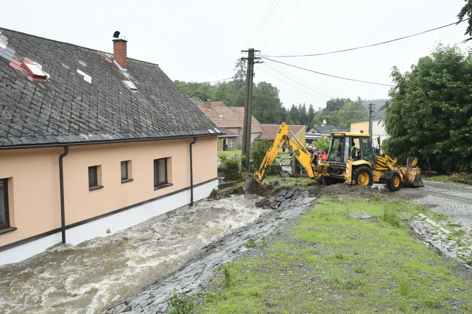 Přívalové deště způsobily lidem komplikace v mnoha oblastech po celé České republice 