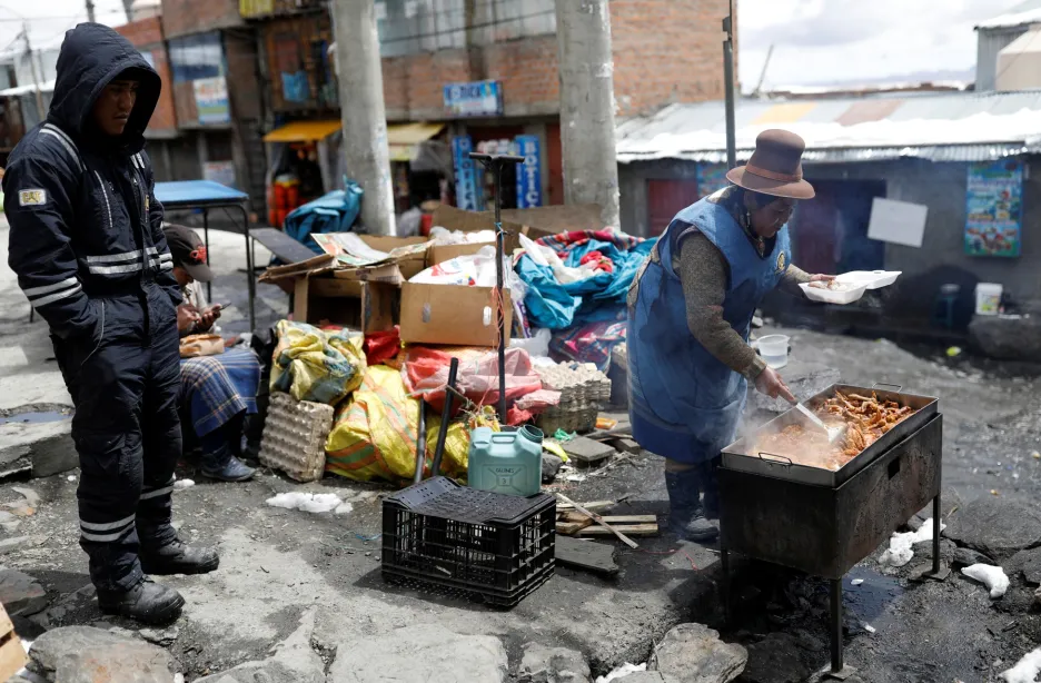 Sběrači zlata na úpatí andského ledovce v Peru 
