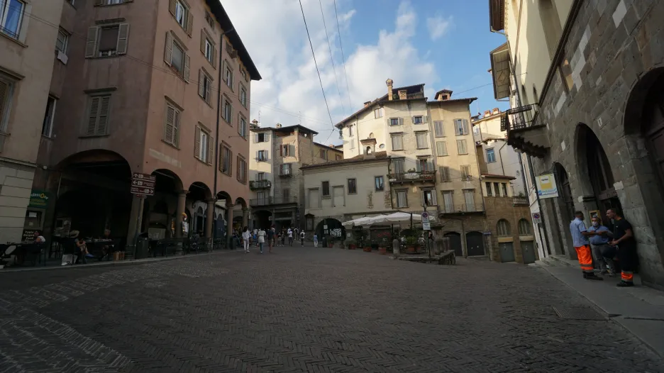 Bergamo nedaleko Milána je hlavním městem Lombardie. Právě ta patřila ke koronavirem nejpostiženějším provinciím