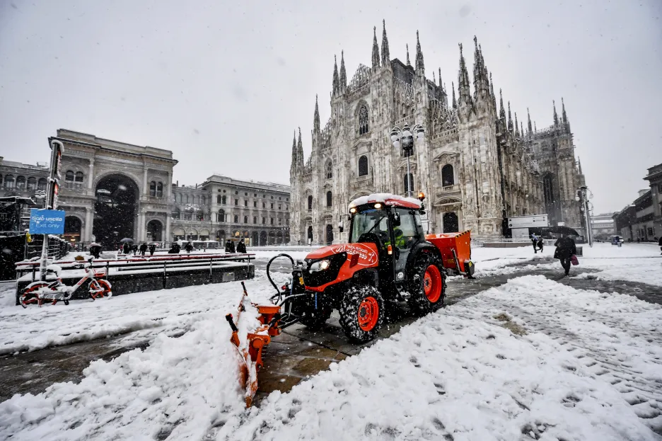 V Miláně napadlo nezvyklé množství sněhu