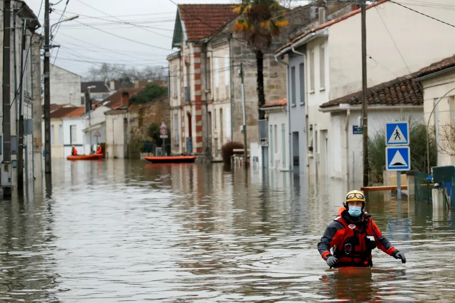 Francii trápí zvýšené hladiny řek Charente, Marna a Seina