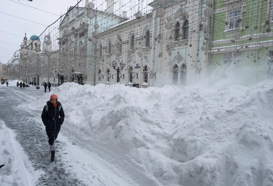 Ruskou metropoli zasypaly přívaly sněhu