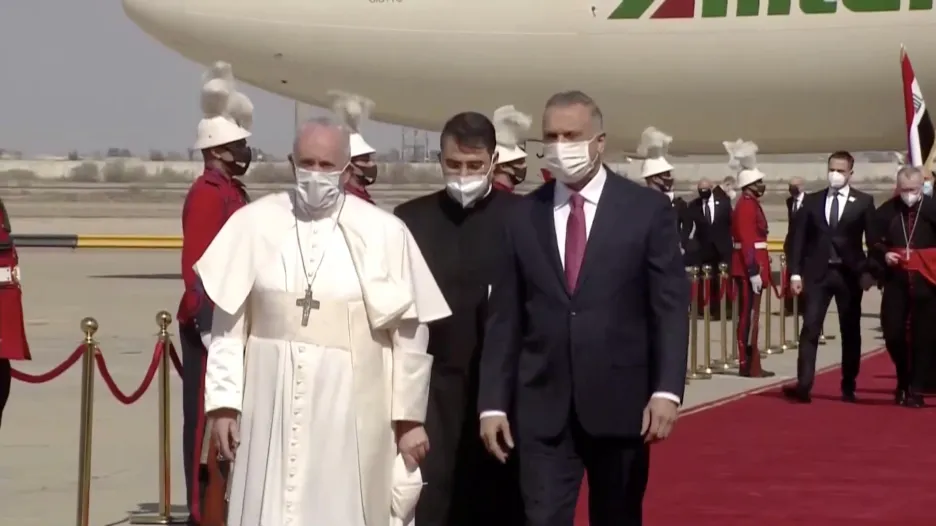 Hlava katolické církve papež František zahájil historickou první cestu do Iráku