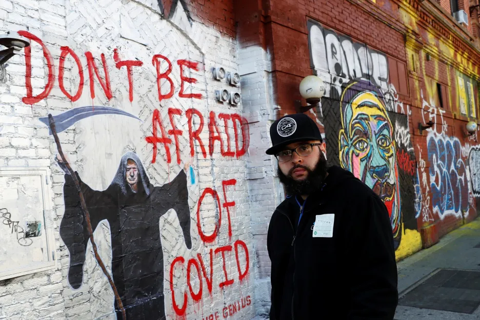 Coviden inspirované graffiti tvoří neznámý umělci po celém světě 