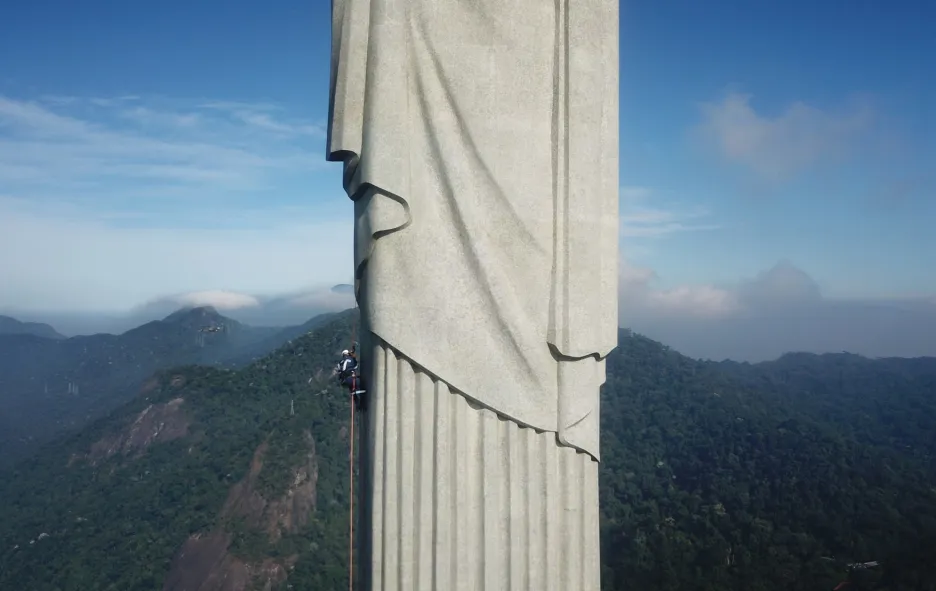 Technici zahájili rekonstrukci na soše Krista Spasitele v berazilském Rio de Janeiru