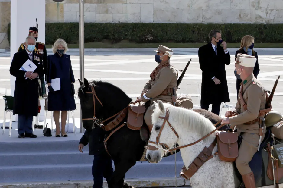 Řecké oslavy zahájila vojenská přehlídka v centru Athén