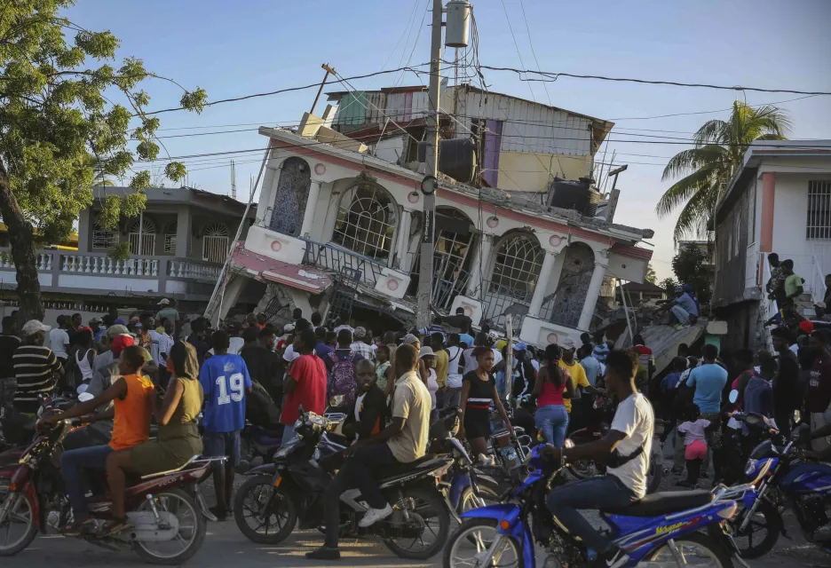 Následky zemětřesení na Haiti, které postihlo jih země může zkomplikovat příchozí tropická bouře 