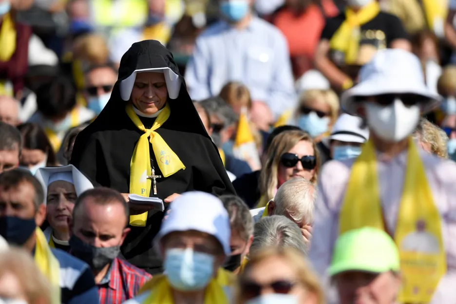 Na liturgii s papežem Františkem dorazily do Prešova tisíce lidí