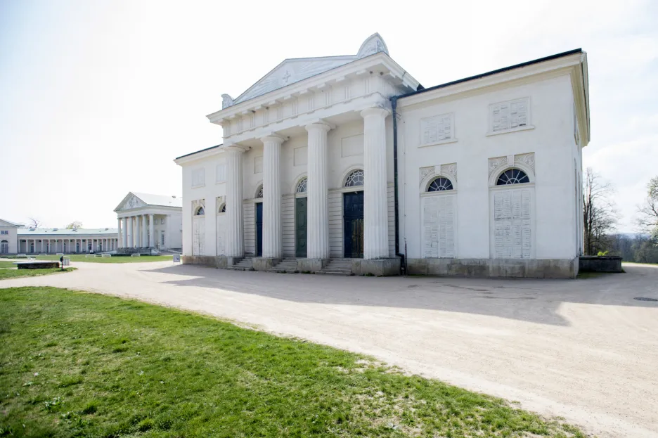 Národní zemědělské muzeum otevřelo 23. září 2021 na zámku Kačina na Kutnohorsku nové expozice, k nimž patří i šlechtické divadlo