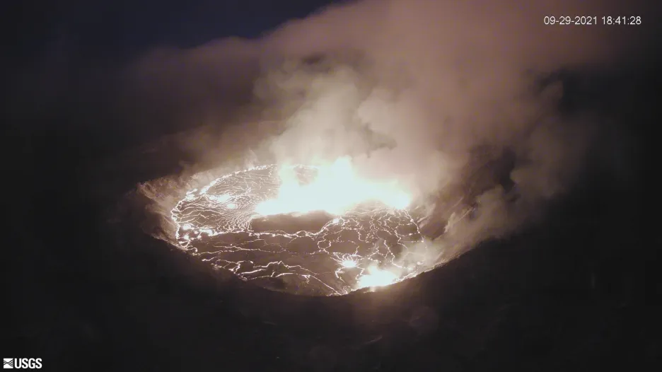 Vědci z  Havajské vulkanické observatoře (HVO) monitorují aktivitu sopky Kilauea v národním parku Hawaii na Havaji již několik let. Snímky uakzují aktivitu vulkánu v rozmezí 29. září až 3. října 2021