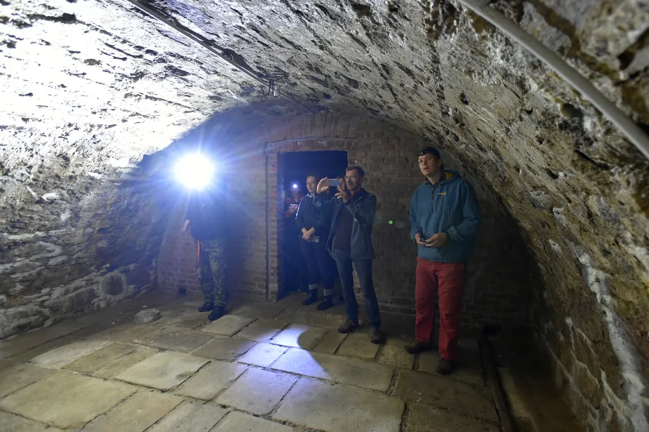 Kanonie premonstrátů uspořádala prohlídky historického podzemí kláštera v Teplé na Chebsku