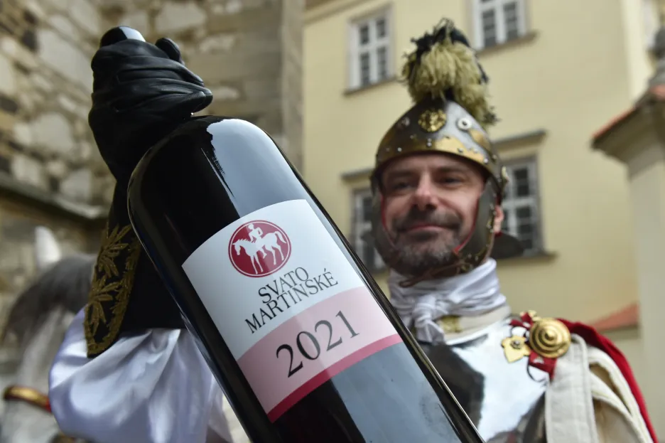 V Brně 11. listopadu 2021 začal prodej Svatomartinských vín. Součástí akce je požehnání vína v katedrále na Petrově, následně se průvod svatým Martinem vydal na náměstí Svobody, kde si mohou lidé mohou vínem připít
