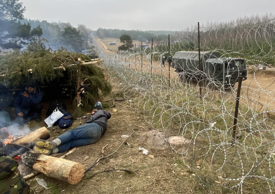 Białoruskie władze ewakuowały główne obozy dla migrantów w pobliżu granicy z Polską – ČT24 – Telewizja Czeska