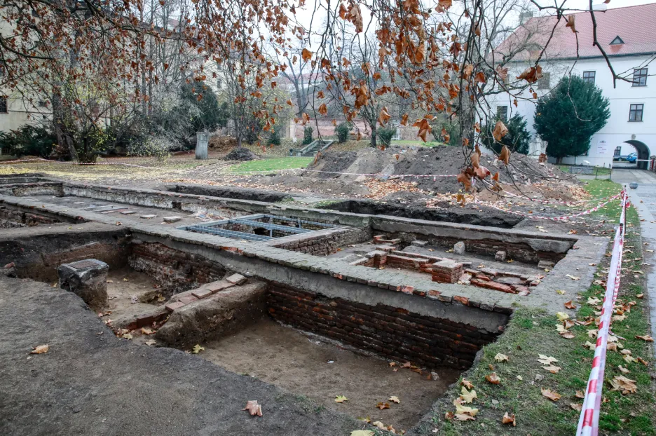 Archeologové odkryli základy Mendelova skleníku v Brně