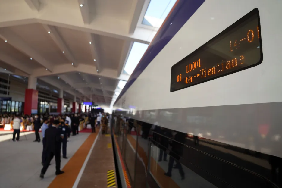 Laos má první meziměstskou železnici