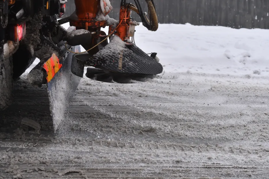 Česko zasypal čerství sníh, na řadě míst komplikuje dopravu