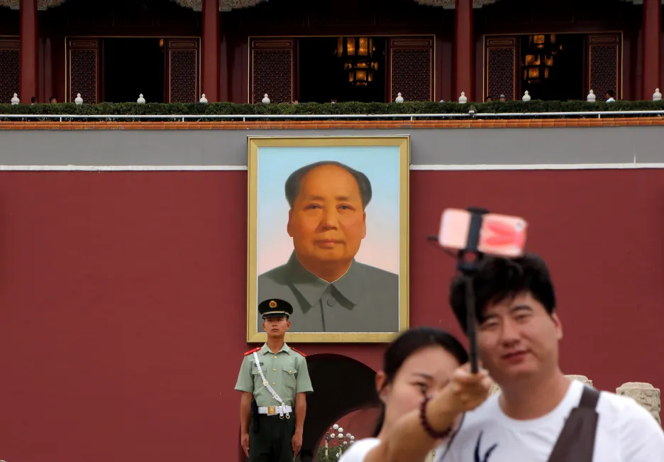 Turisté před Maovým mauzoleem