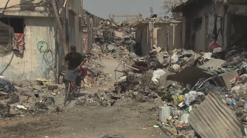 Ulice Mosulu plné trosek