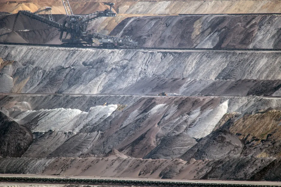 Těžba hnědého uhlí z povrchového dolu Garzweiler v Severním Porýní-Vestfálsku 