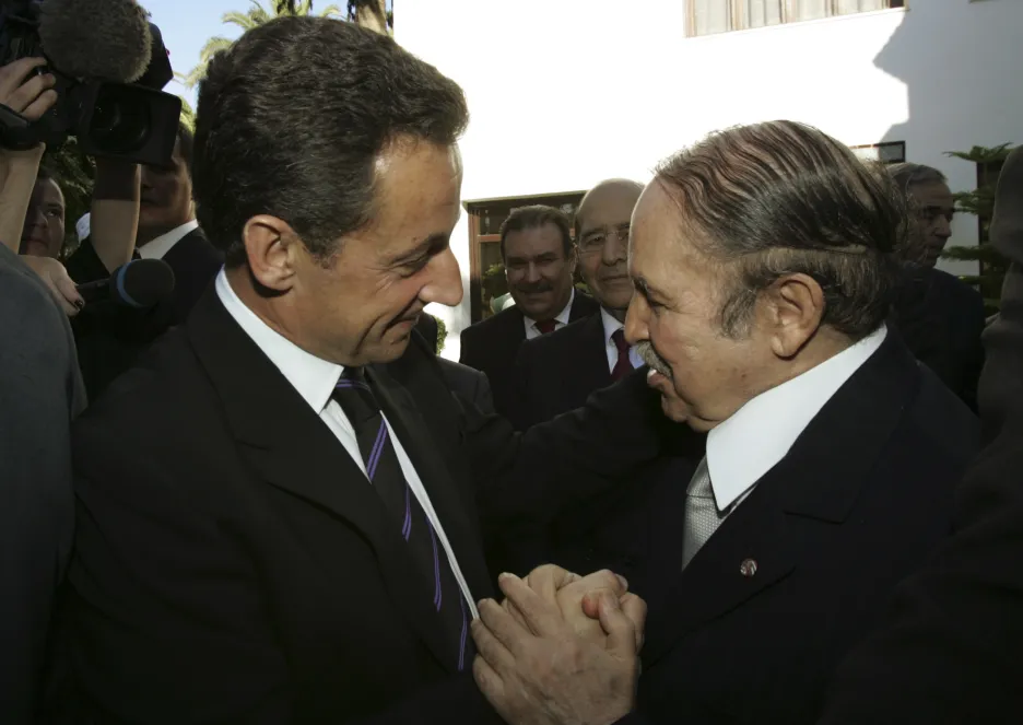Nicolas Sarkozy a Abdelazíz Buteflika při setkání 14. listopadu 2006